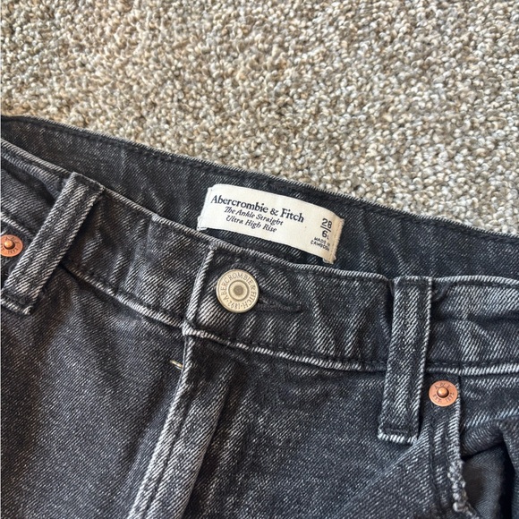 Abercrombie & Fitch Black Washed High-Rise Ankle Straight Jeans - Picture 3 of 4